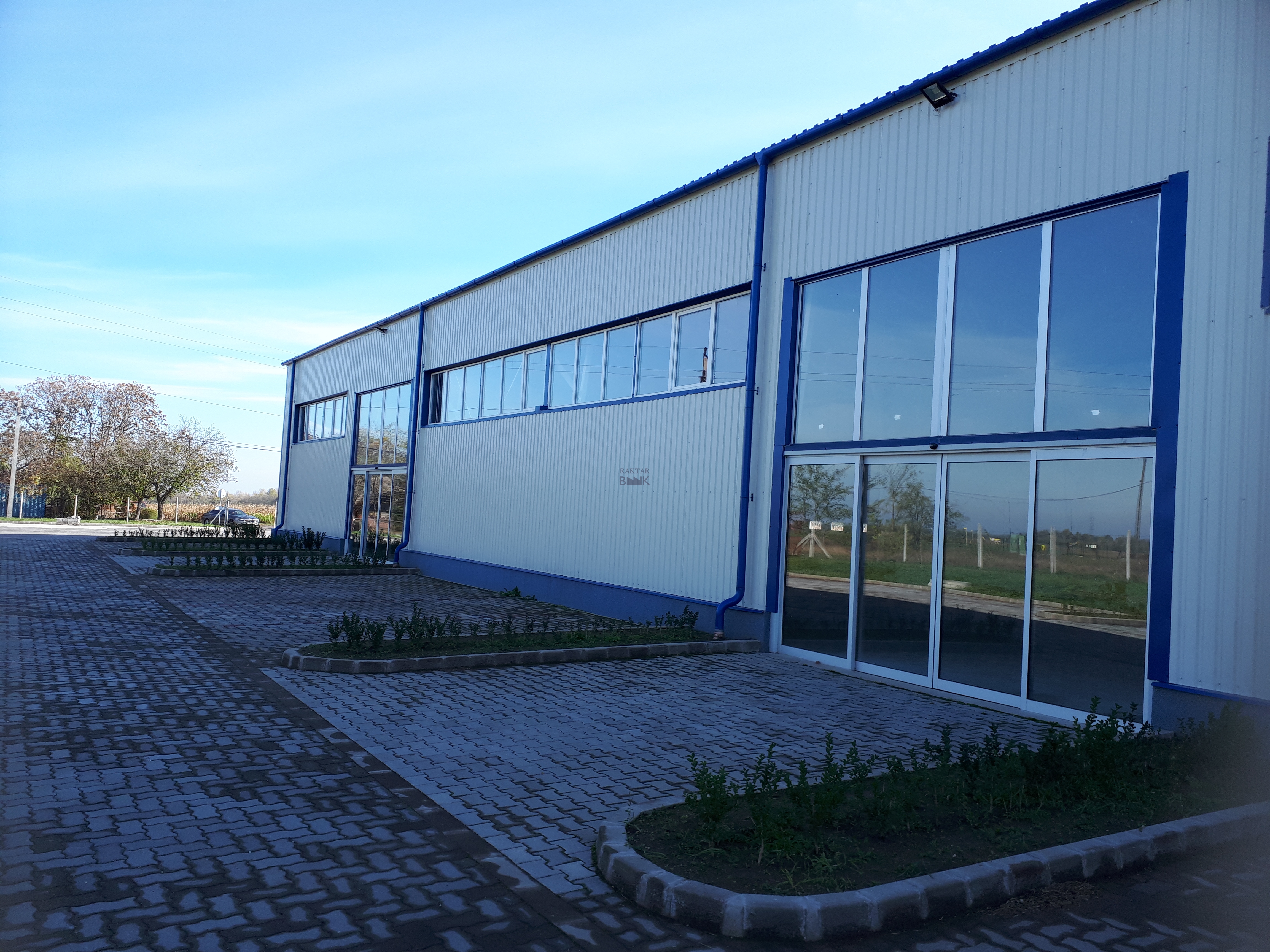 Kiadó Raktár - Dunaújváros M6 CENTRUM LEJÁRÓ - /m2/hó-kép(9750)