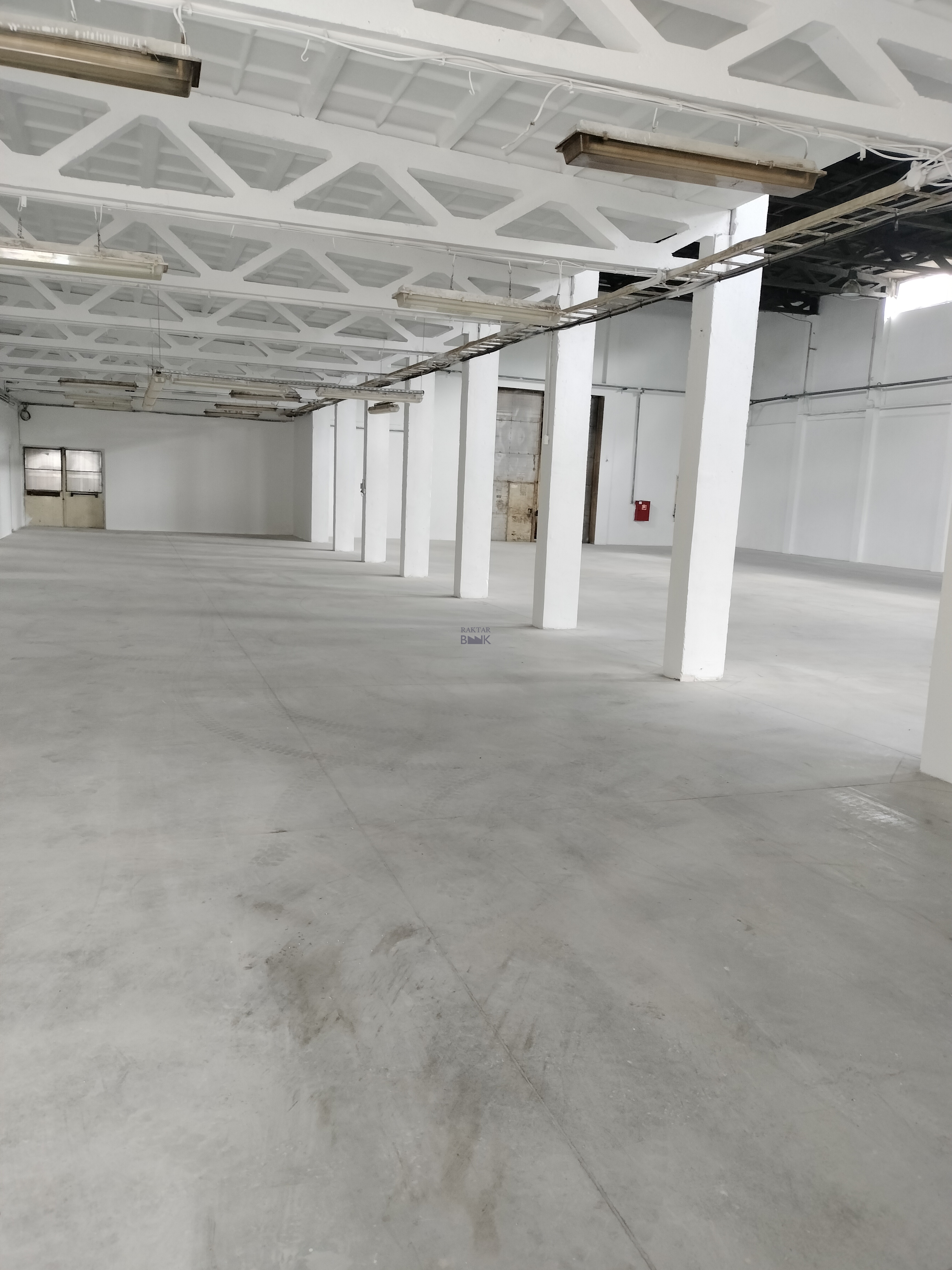 Kiadó Raktár - Jászfényszaru Samsung tér 2 - 5,7 EUR/m2/hó-kép(13910)