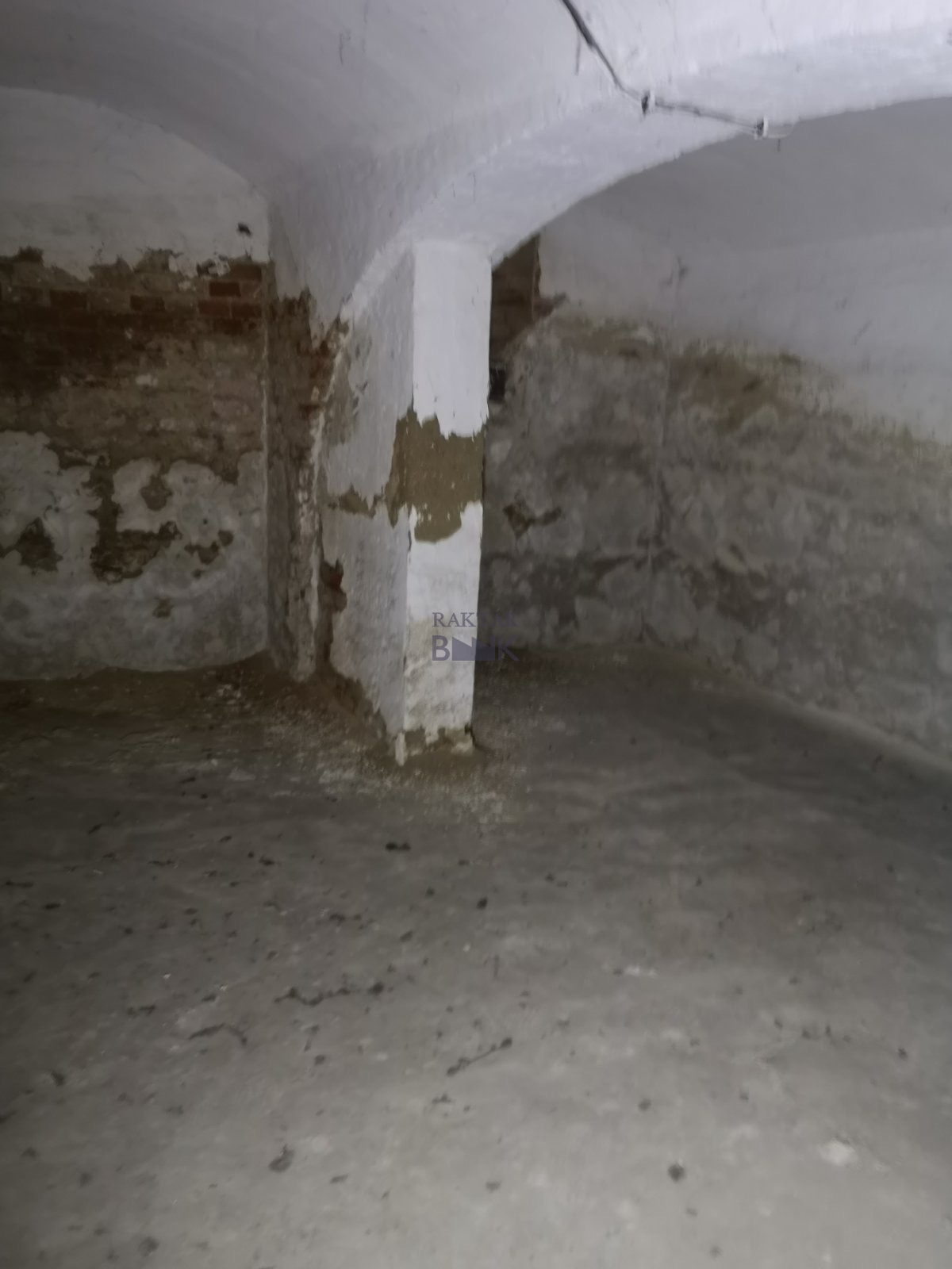 Kiadó Raktár - Szombathely Szelestey László - 1 000 Ft/m2/hó-kép(15394)