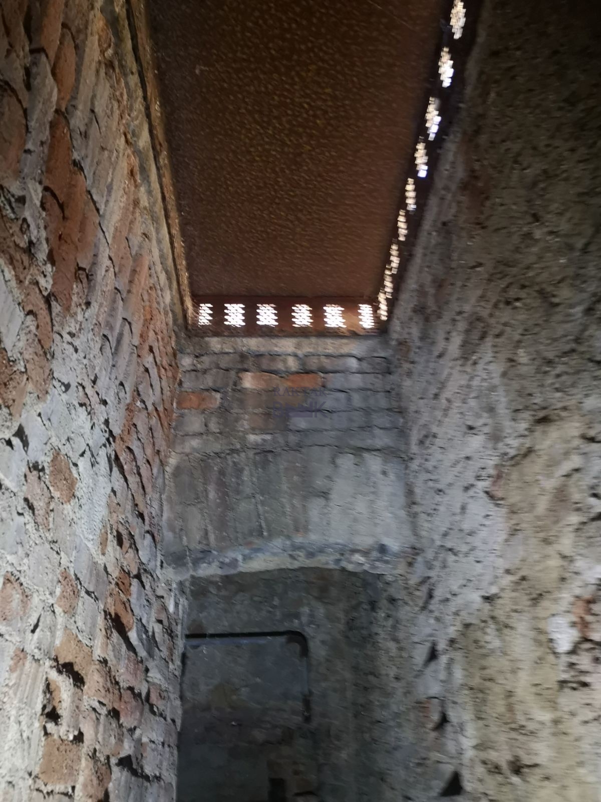 Kiadó Raktár - Szombathely Fő tér  - 1 000 Ft/m2/hó-kép(15379)