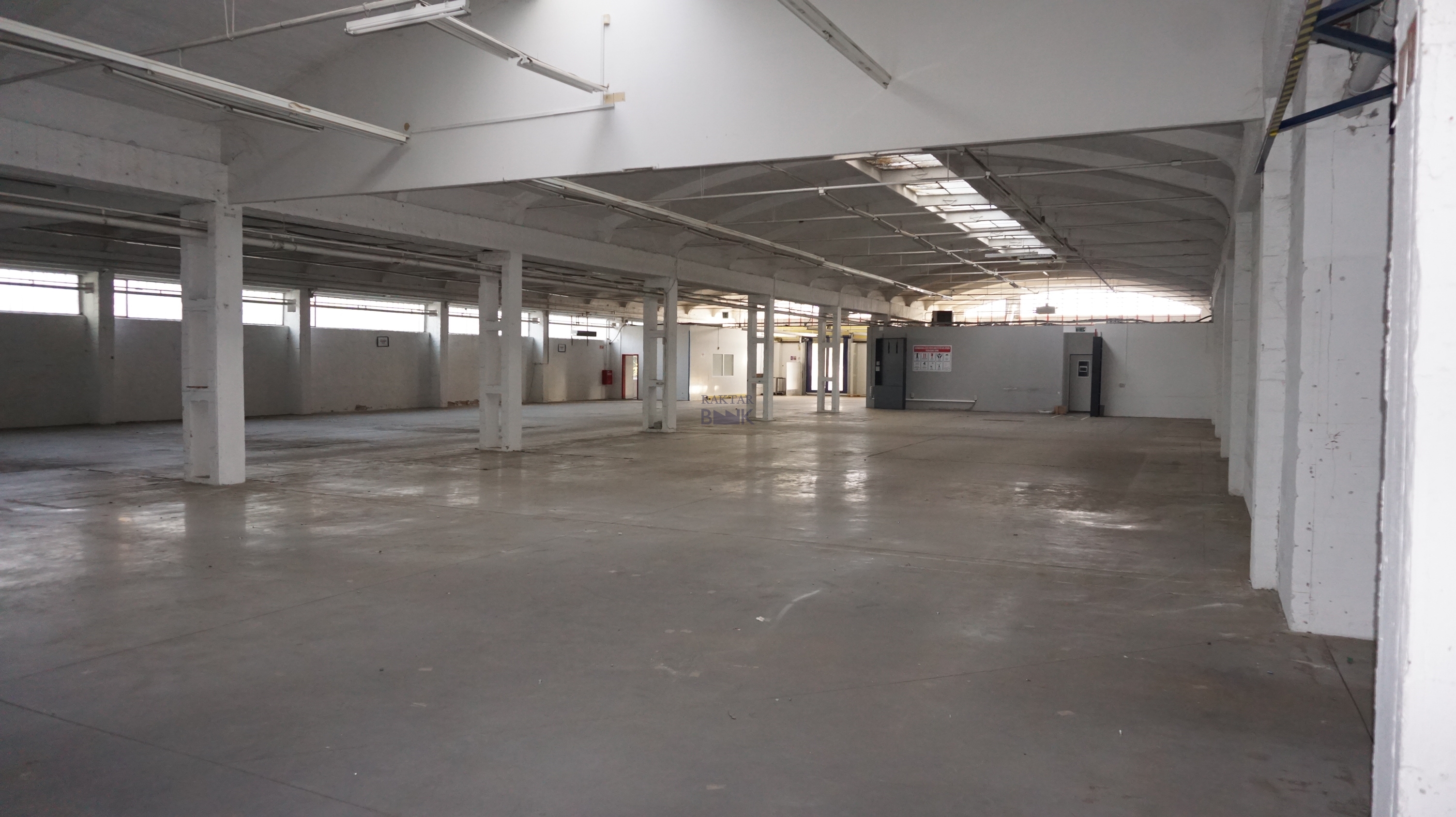 Kiadó Raktár - Zalaegerszeg Zrinyi Miklós - 15 000,0 EUR/m2/hó-kép(11128)