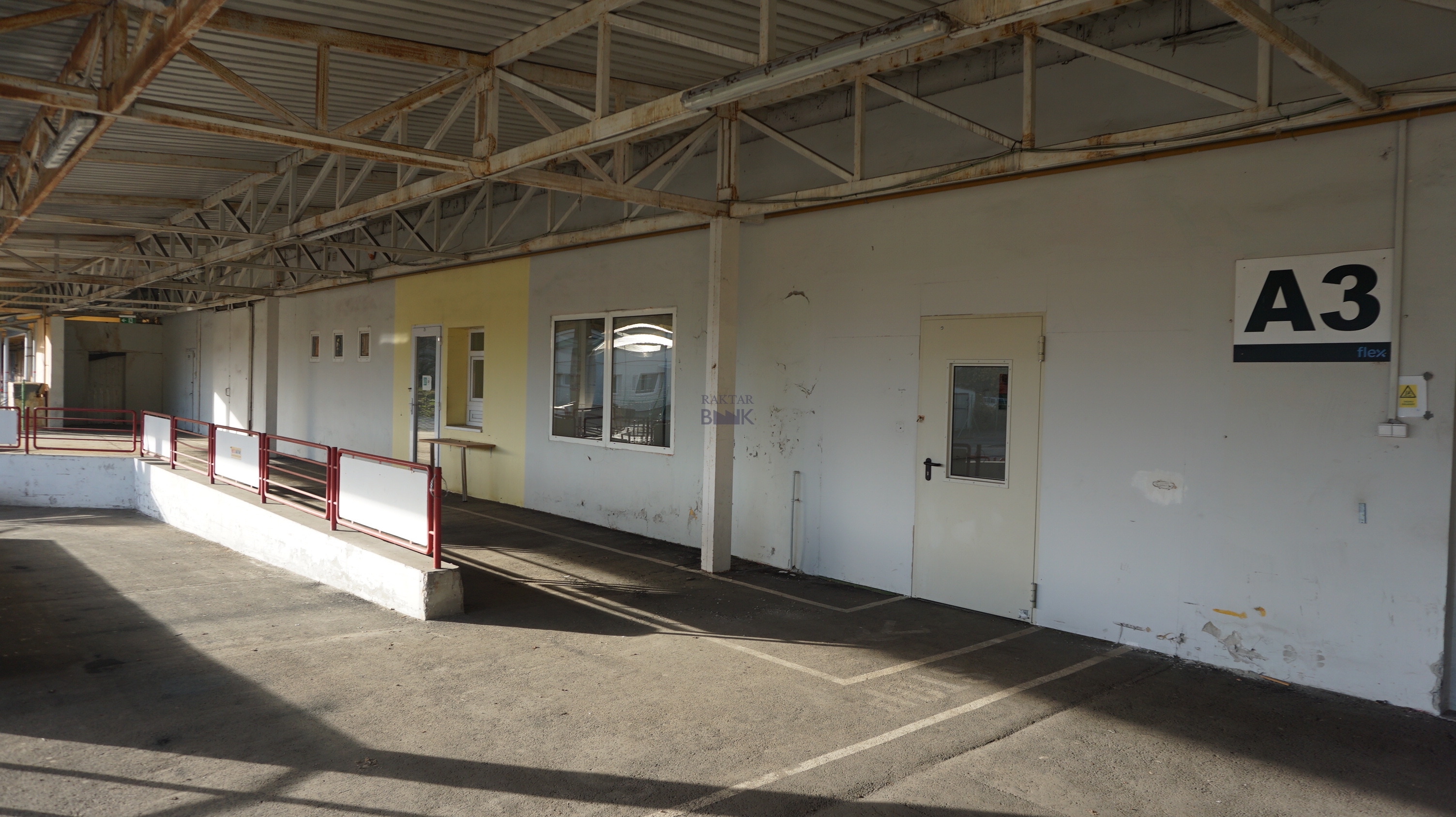 Kiadó Raktár - Zalaegerszeg Zrinyi Miklós - 15 000,0 EUR/m2/hó-kép(11132)