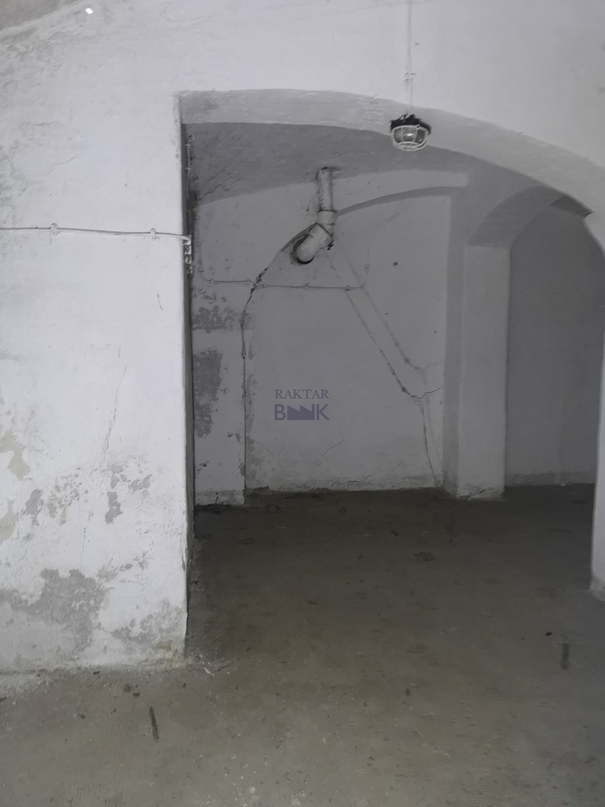 Kiadó Raktár - Szombathely Thököly utca  - 1 000 Ft/m2/hó-kép(15400)