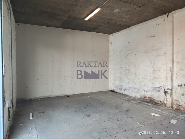 Kiadó Raktár - Székesfehérvár Széchenyi - 1 300 Ft/m2/hó-kép(11825)