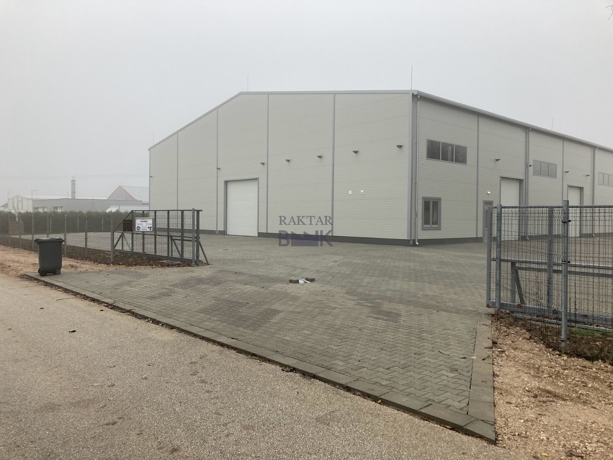 Kiadó Raktár - Veszprém Ciklámen utca - 2 500,0 EUR/m2/hó-kép(16128)