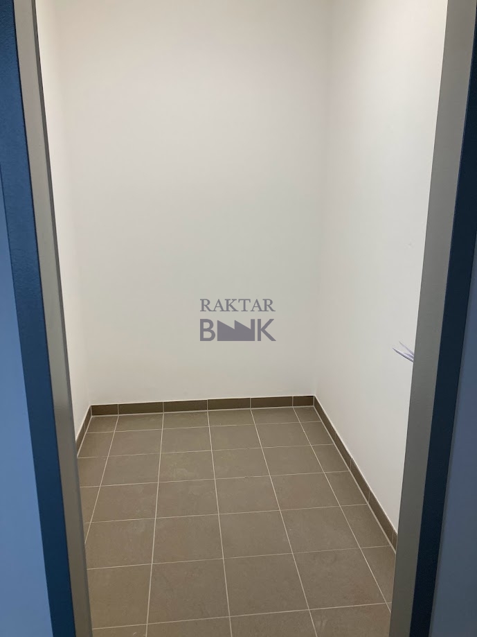 Kiadó Raktár - Veszprém Ciklámen utca - 2 500,0 EUR/m2/hó-kép(16133)