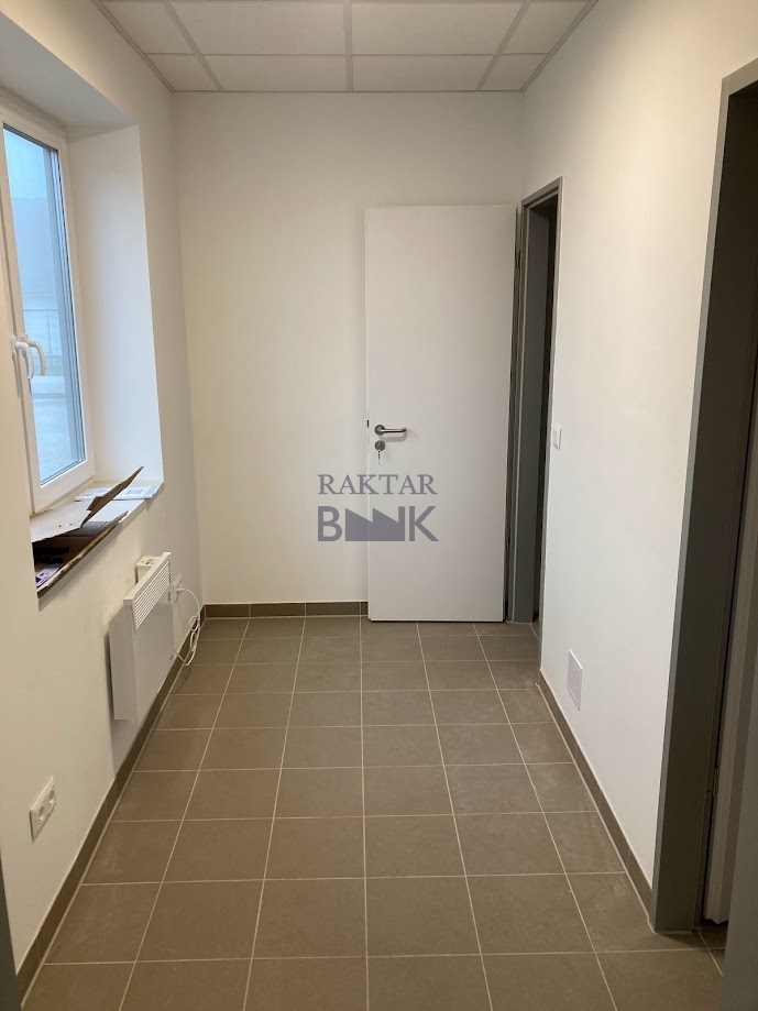 Kiadó Raktár - Veszprém Ciklámen utca - 2 500,0 EUR/m2/hó-kép(16137)