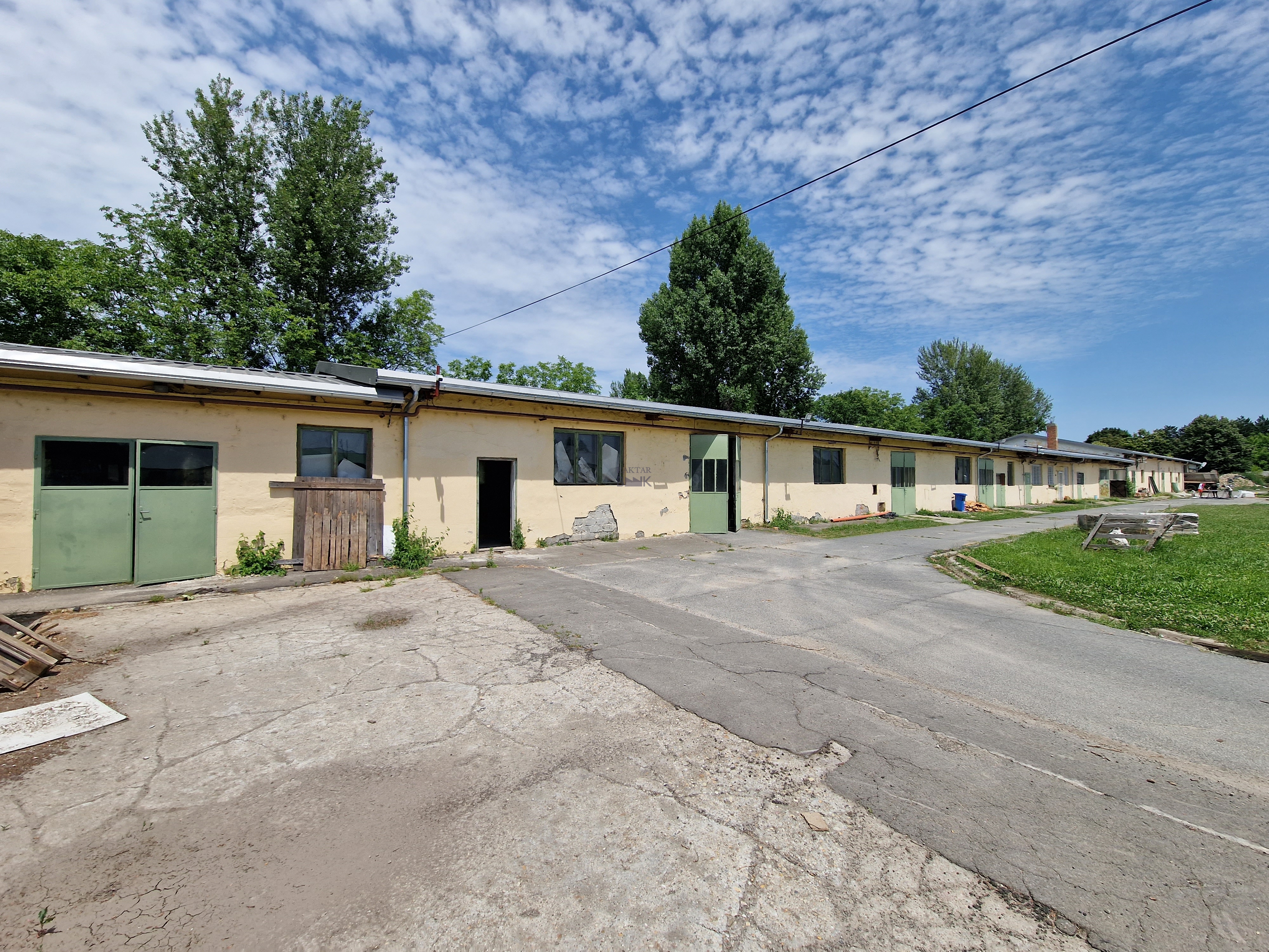 Kiadó Raktár - Szekszárd Sport utca - 1 100 Ft/m2/hó-kép(10392)