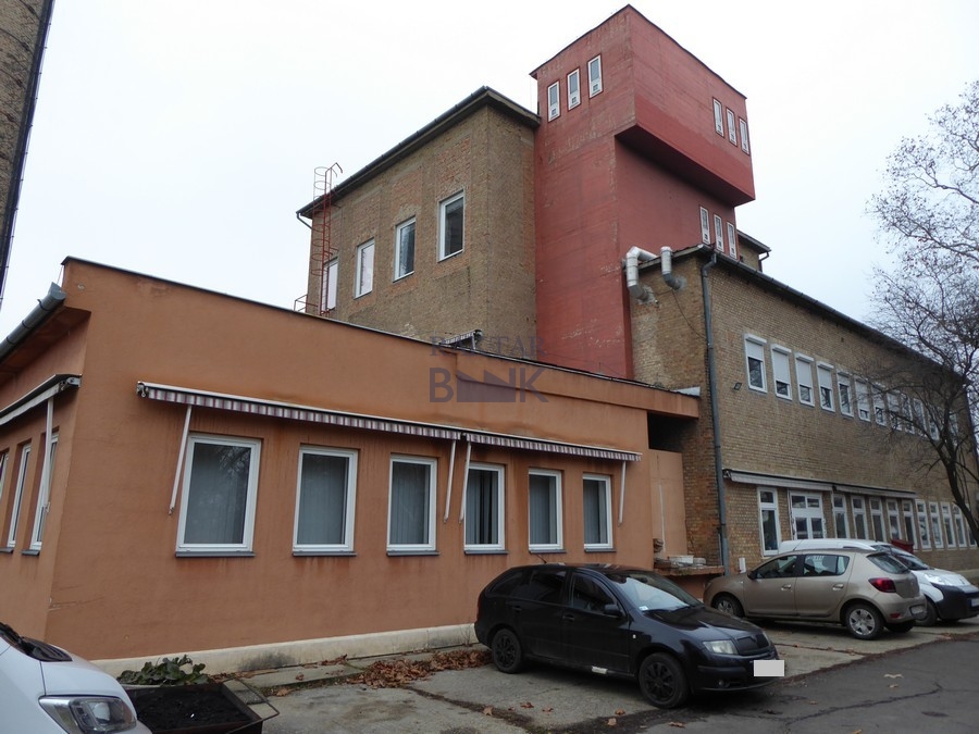 Kiadó Raktár - Pécs Siklósi út - 1 600 Ft/m2/hó-kép(18242)