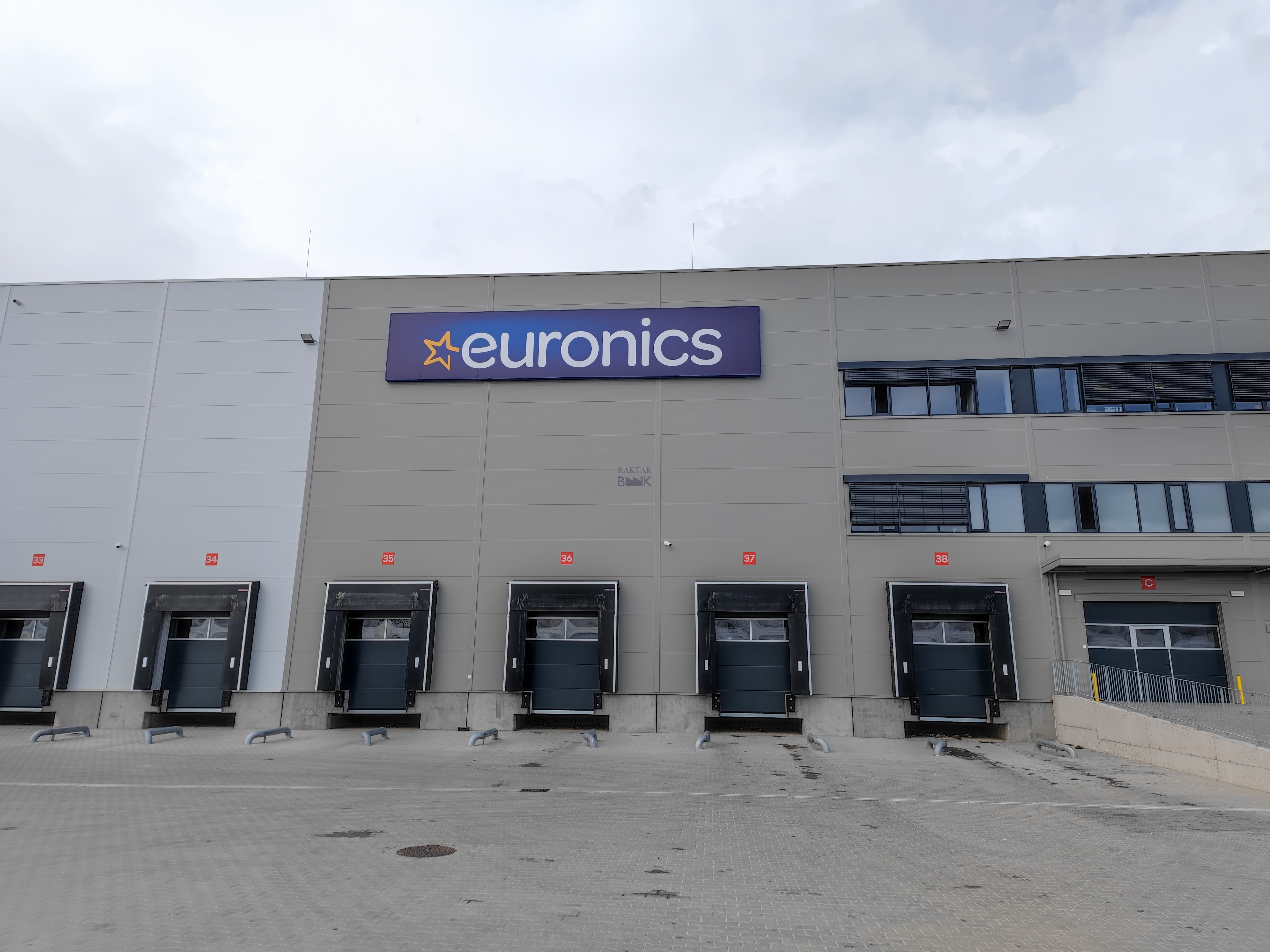 Kiadó Raktár - Üllő Ilona utca - 5,0 EUR/m2/hó-kép(12134)