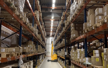 Kiadó Raktár - Gödöllő M3-as közelében  - 4,9 EUR/m2/hó-kép(8500)